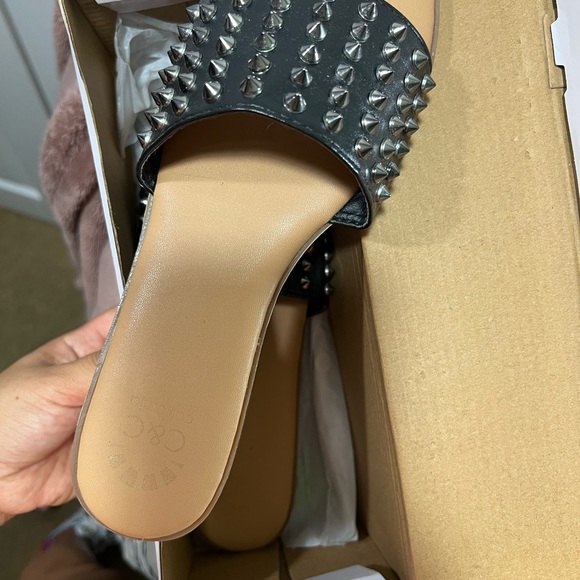 Sandals - Picture 2 of 4